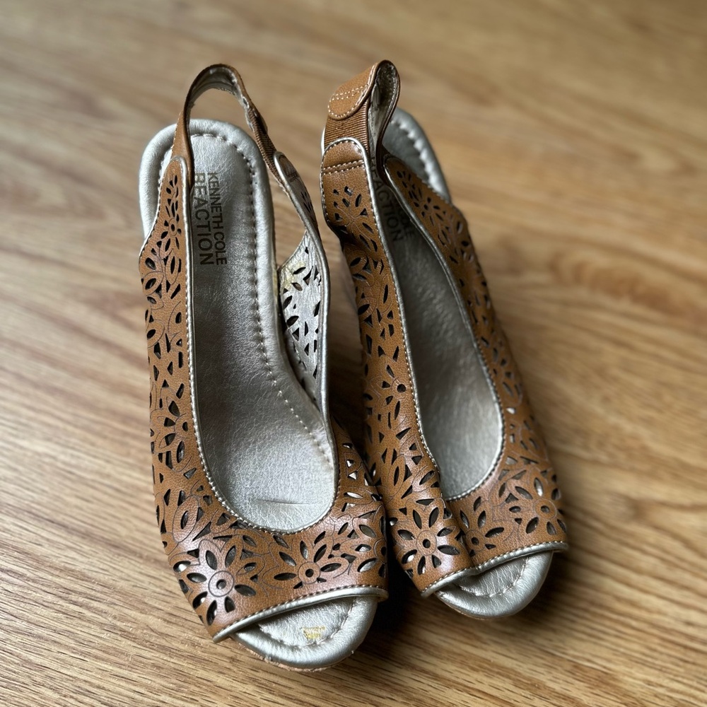 BNWT Kenneth Cole Reaction sling-back wedge